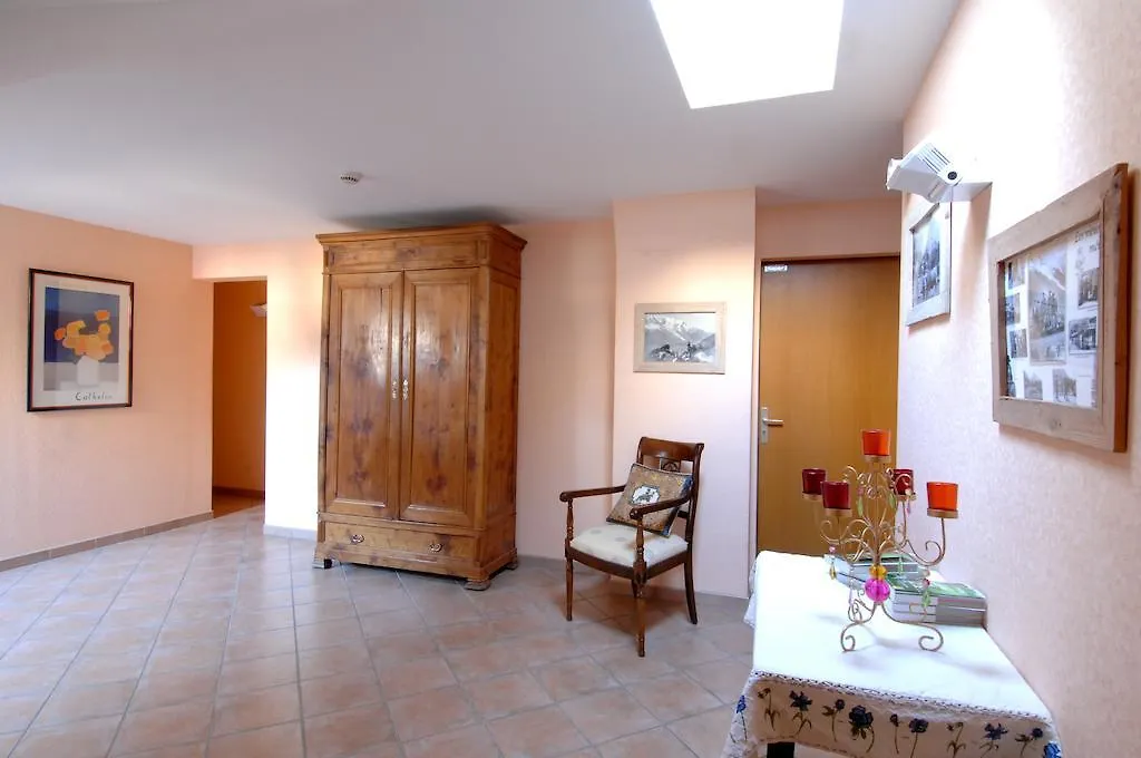 Hôtel La Chaumi\u00E8re Savoyarde à Thorens-Glières 2*,